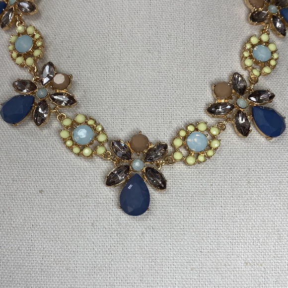 Beautiful faceted stone and bead style adored necklace - Picture 3 of 5